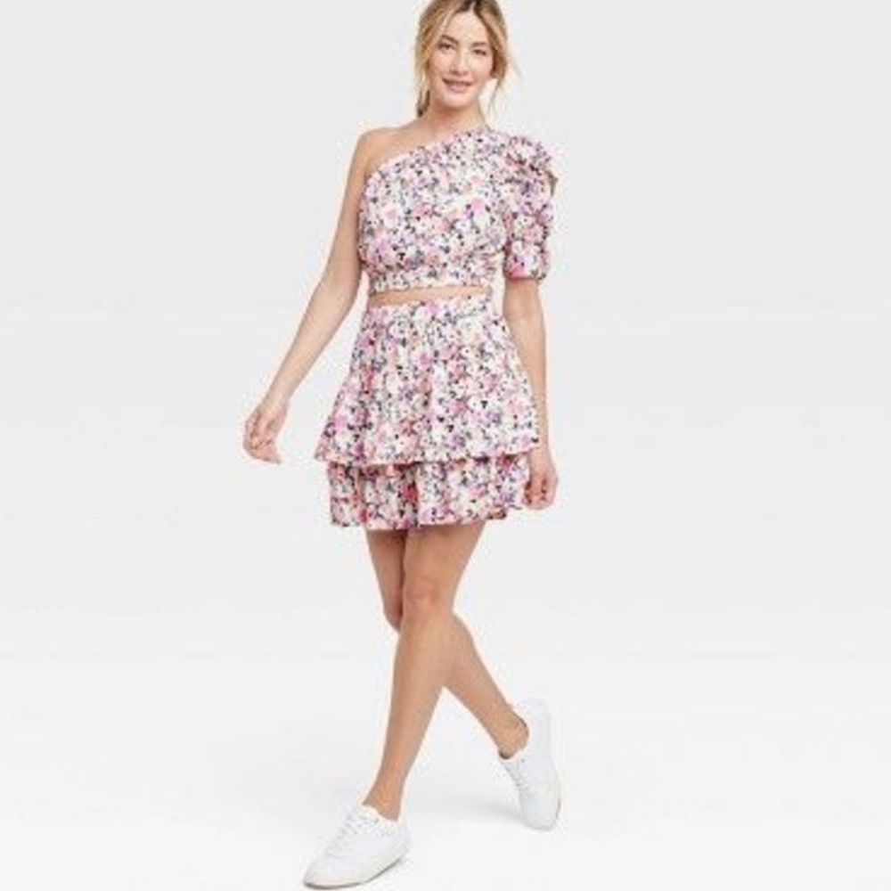 ๐ Target Universal Thread Cream and Pink Floral Tiered Ruffle Mini Skirt Size M - Picture 2 of 13